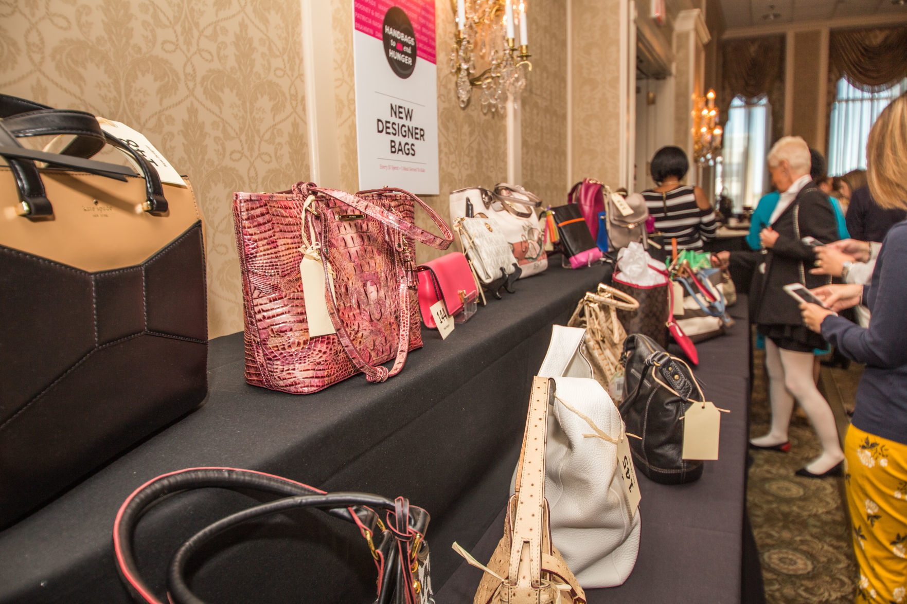 102018handbagstoendhunger22.jpg